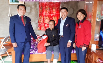 Hoan My paid a visit and gave Tet gifts to the family members of the Company in difficult circumstances